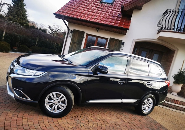 Mitsubishi Outlander cena 59900 przebieg: 138000, rok produkcji 2016 z Halinów małe 211